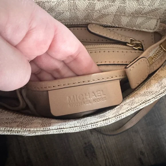 Michael Kors Cream and Tan Crossbody Bag with Wallet - Picture 7 of 12